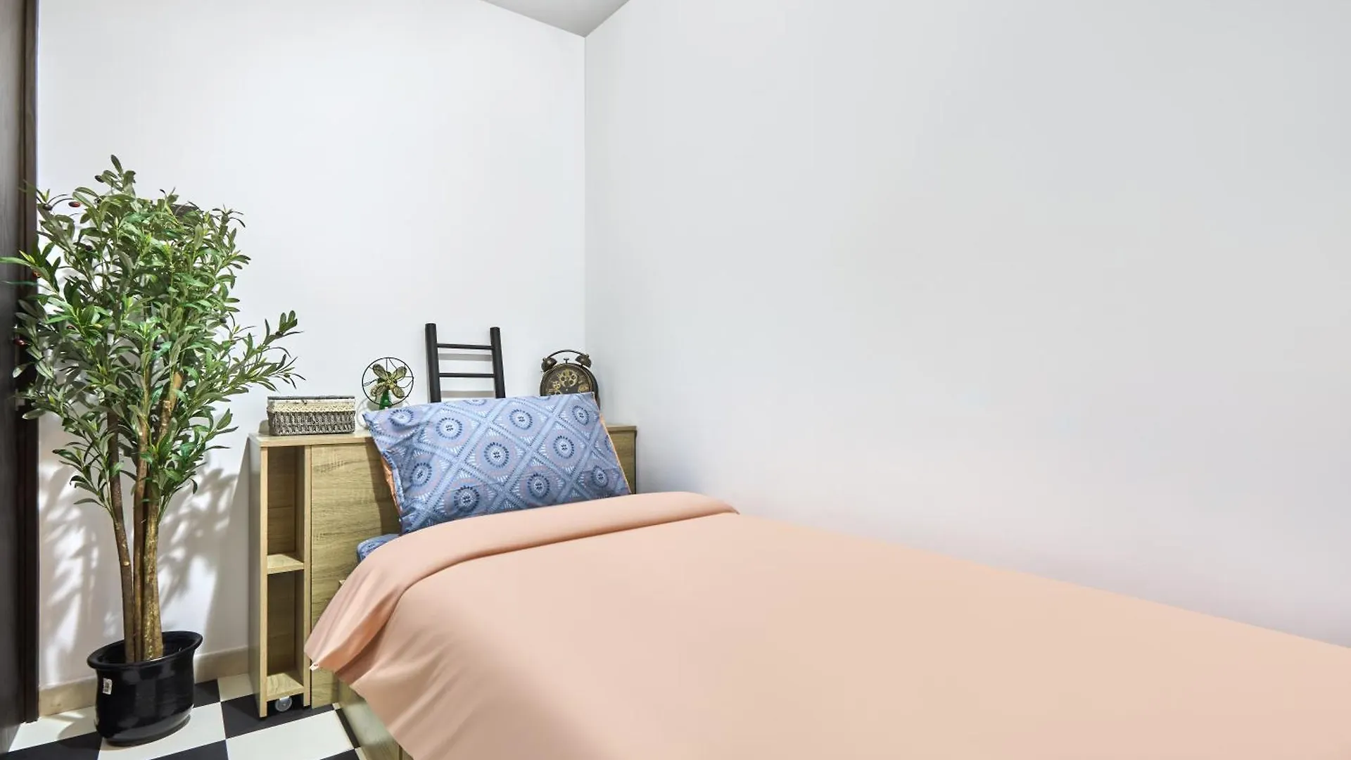 Zen Den - Vintage Charm With Full Sea View Apartment Dubai