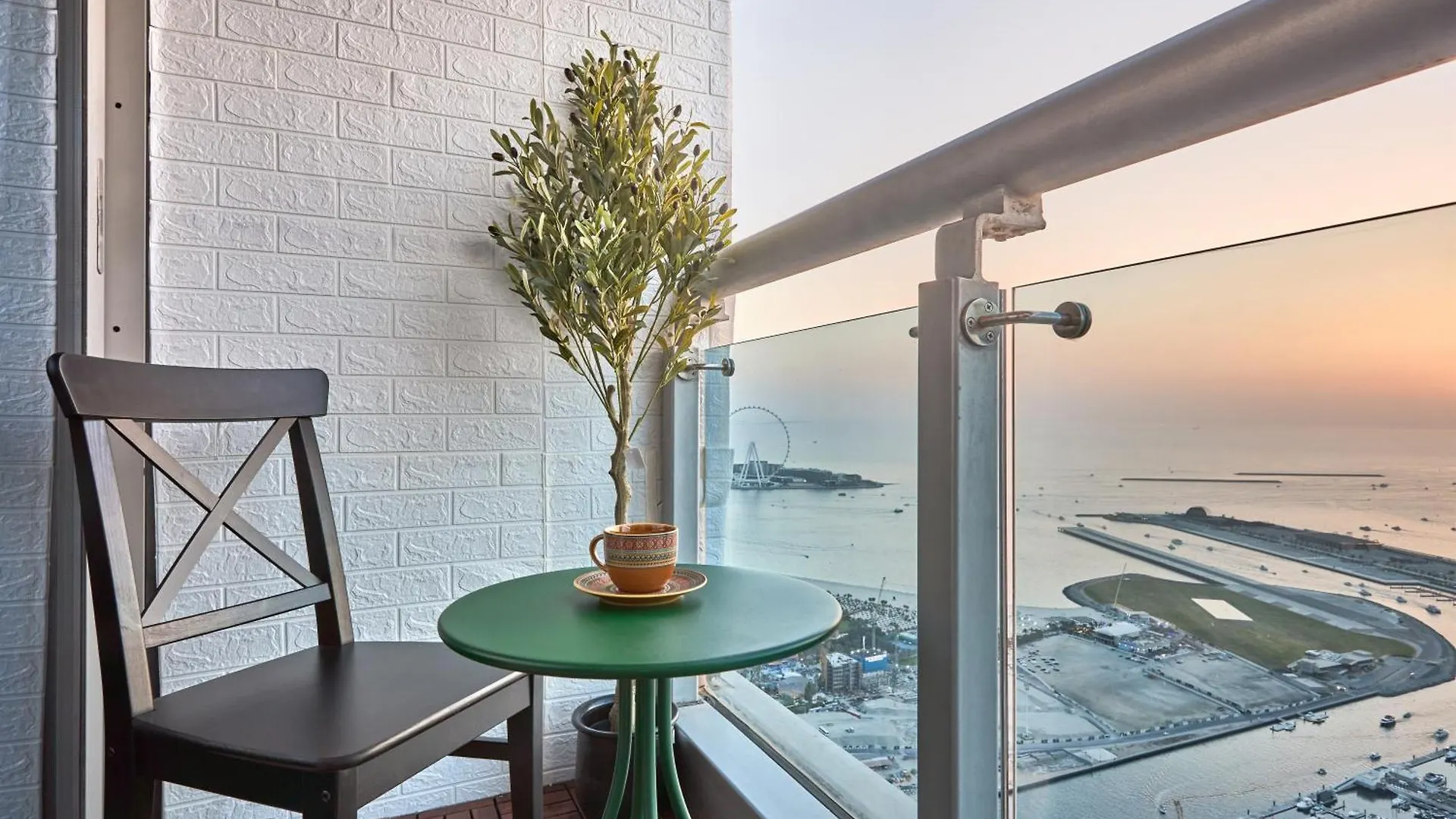 Zen Den - Vintage Charm With Full Sea View Apartment Dubai United Arab Emirates