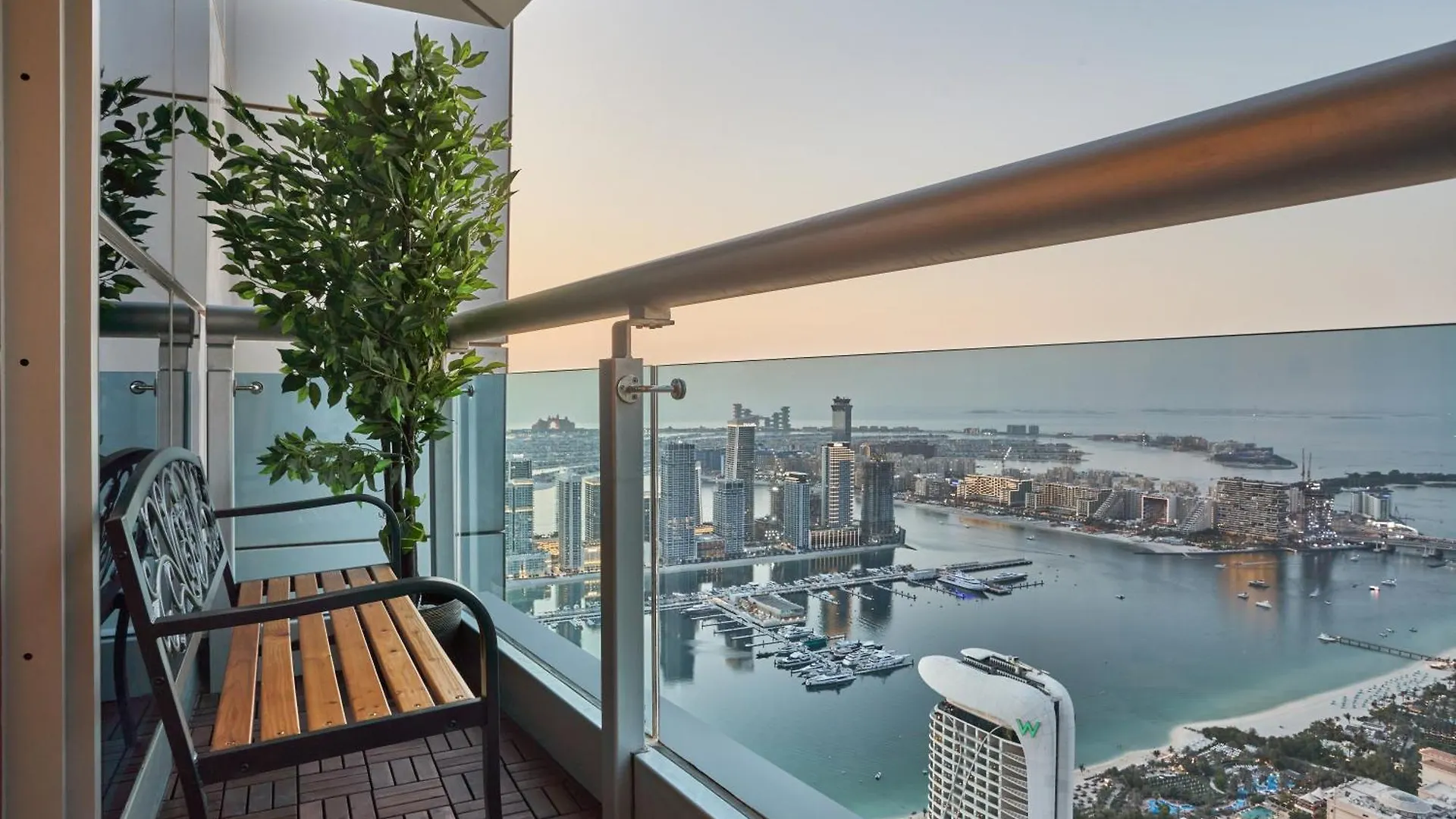 Zen Den - Vintage Charm With Full Sea View Apartment Dubai
